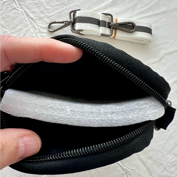 NWT Neoprene Crossbody Phone Case - Picture 5 of 5
